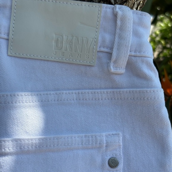 DKNY Men's White Bedford Straight Slim Fit Jeans - Picture 6 of 10